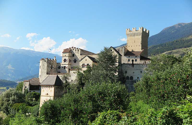 Burgen und Schlösser